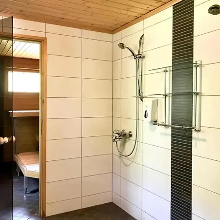 Beautiful And Spacious Lakeside