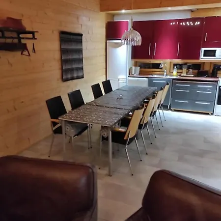 Loma-asunnot Beautiful And Spacious Lakeside Imatra