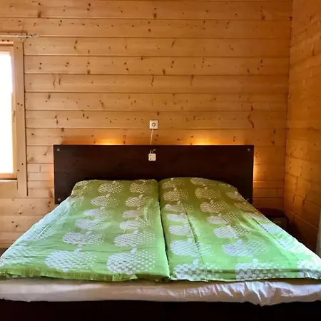 Beautiful And Spacious Lakeside Сasa de vacaciones