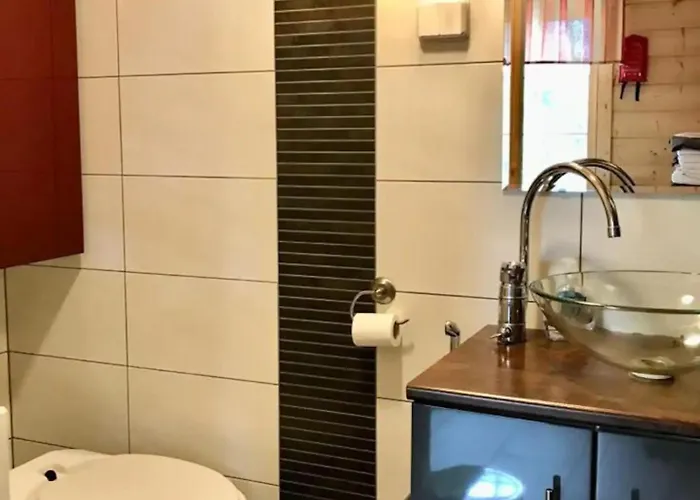 Beautiful And Spacious Lakeside Дом отдыха