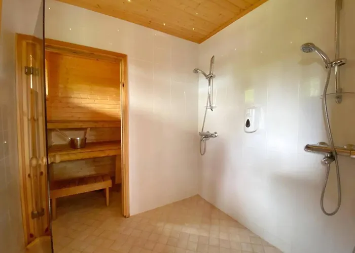 Дом отдыха Beautiful And Spacious Lakeside *