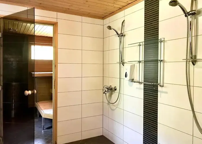 Beautiful And Spacious Lakeside