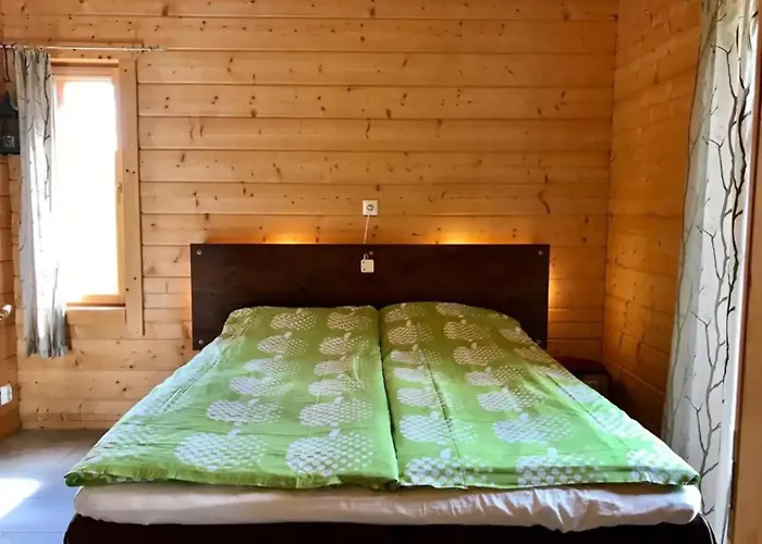 Beautiful And Spacious Lakeside Дом отдыха