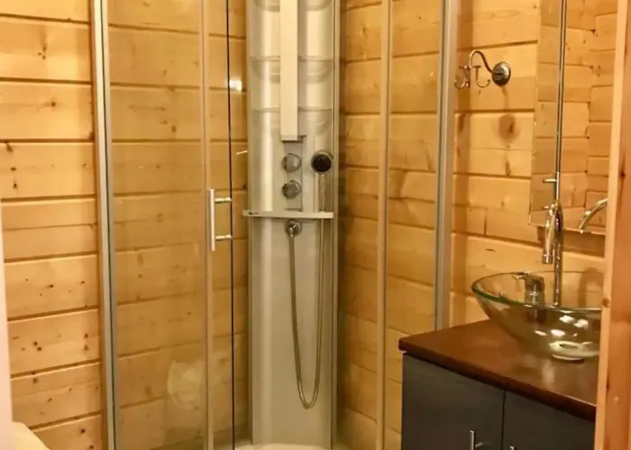 Beautiful And Spacious Lakeside Дом отдыха